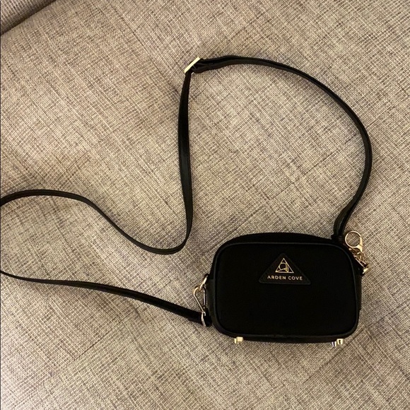 arden cove Handbags - ARDEN COVE MINI CROSSBODY WITH FAUX LEATHER STRAP